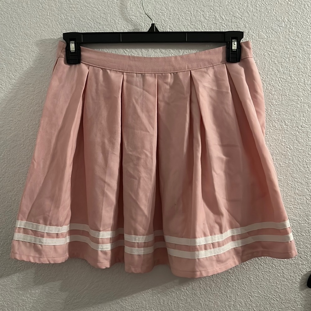 Medium pink pleated cheer skirt from hot topic